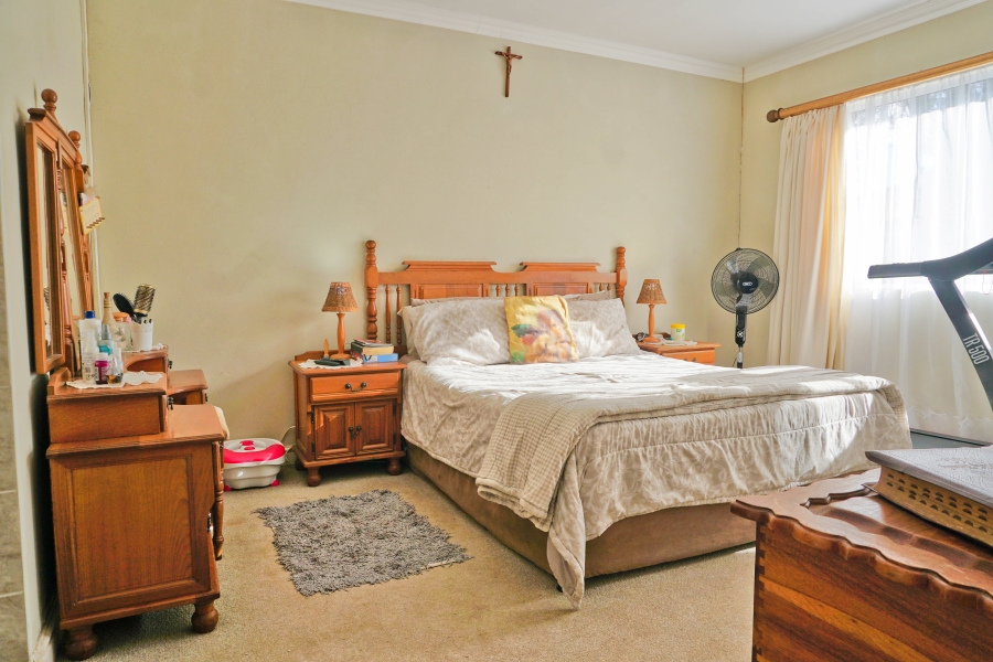 6 Bedroom Property for Sale in Kidds Beach Eastern Cape